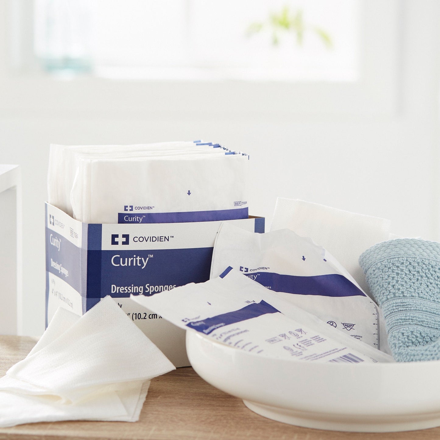 Curity™ Sterile Nonwoven Sponge, 4 x 4 Inch, 6-Ply 7084-