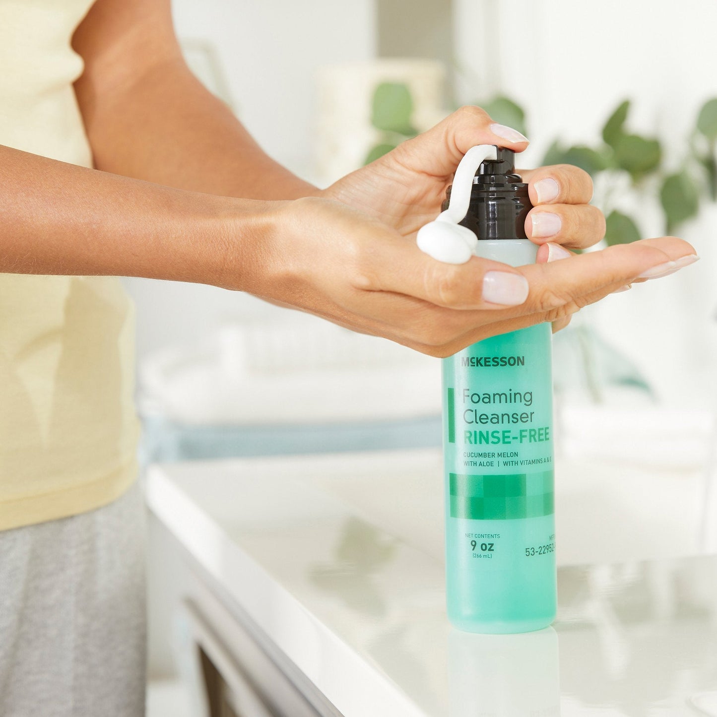 McKesson Rinse-Free Body Wash, Cucumber Melon Scent, 9 oz Pump Bottle 53-22952-9